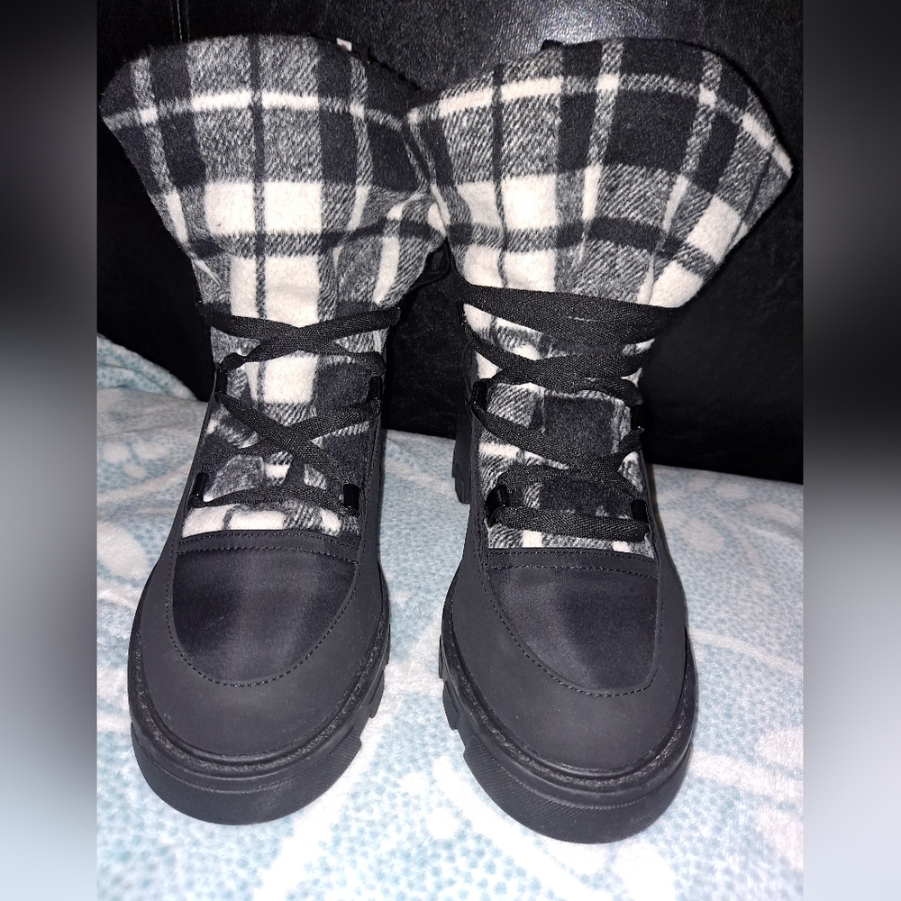 Bcbg booties
